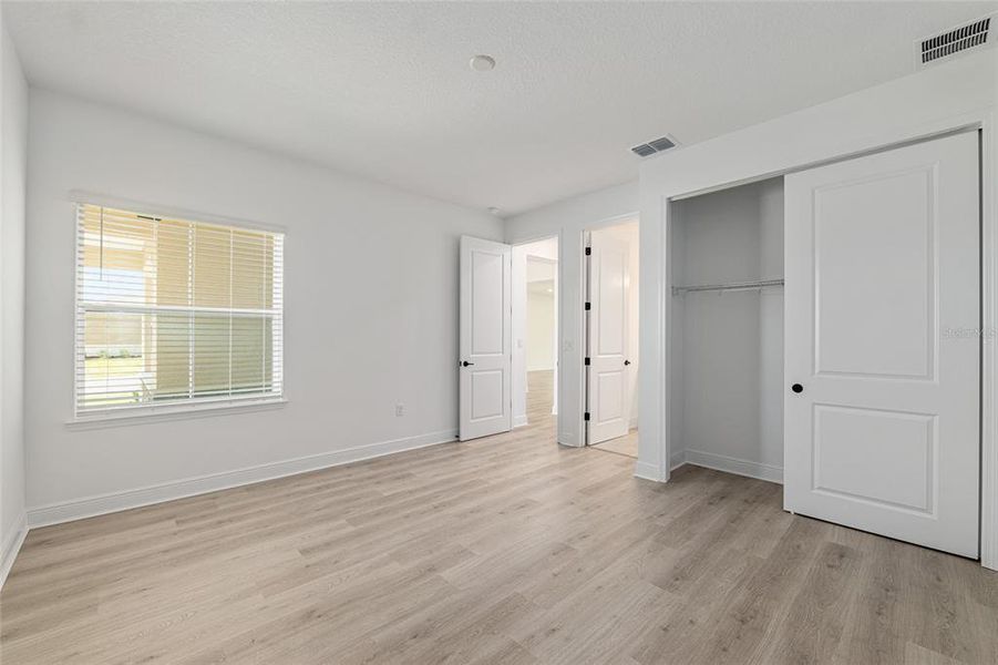 Spacious, unfurnished interior of a new home in , Ocala (Image 21).