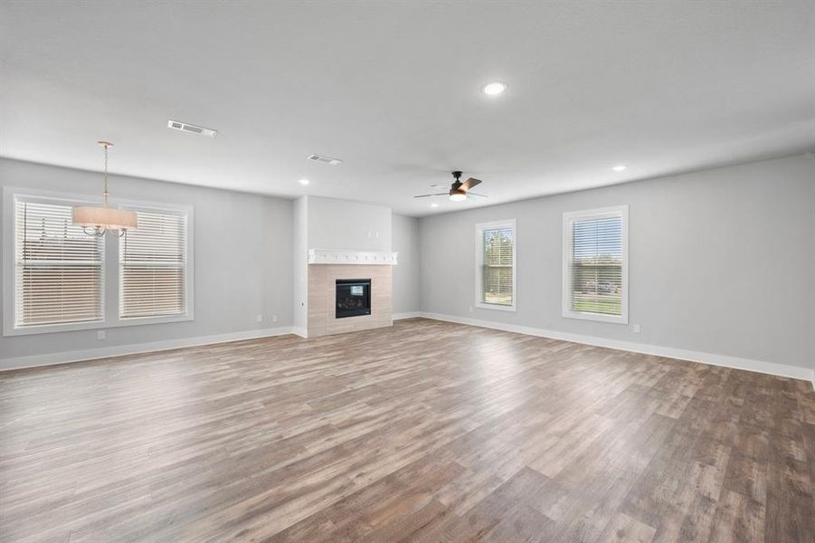 Spacious, unfurnished interior of a new home in Heritage Towne, Grand Prairie (Image 25).