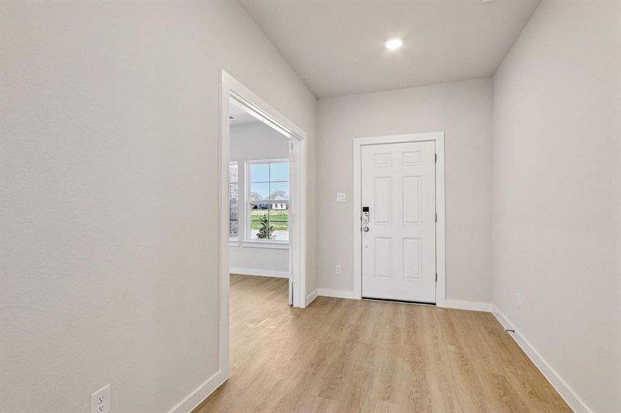 Spacious, unfurnished interior of a new home in Hickory Hill, Sherman (Image 18).