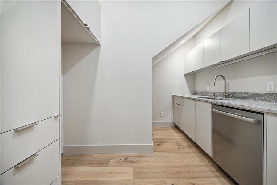 Walk-in butler’s pantry with dishmachine. Great extra space for caters to set up.