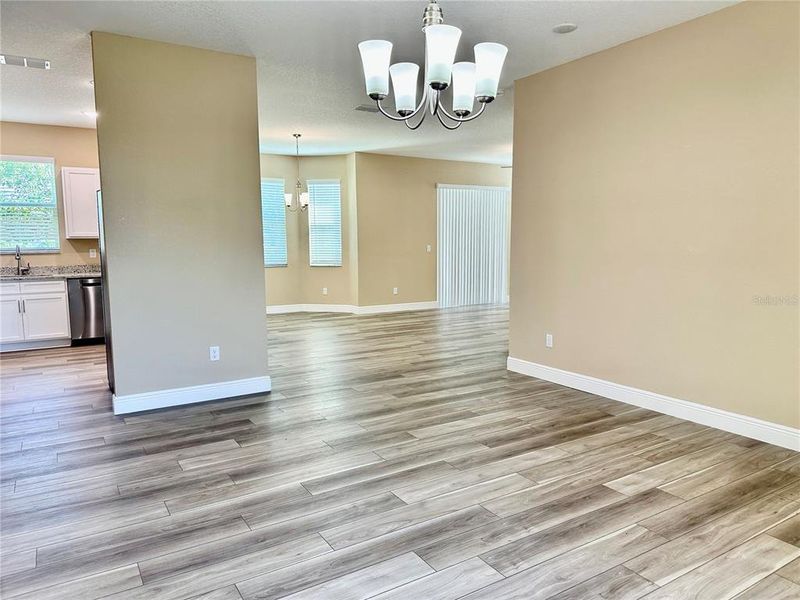 Spacious, unfurnished interior of a new home in , Weeki Wachee (Image 38).