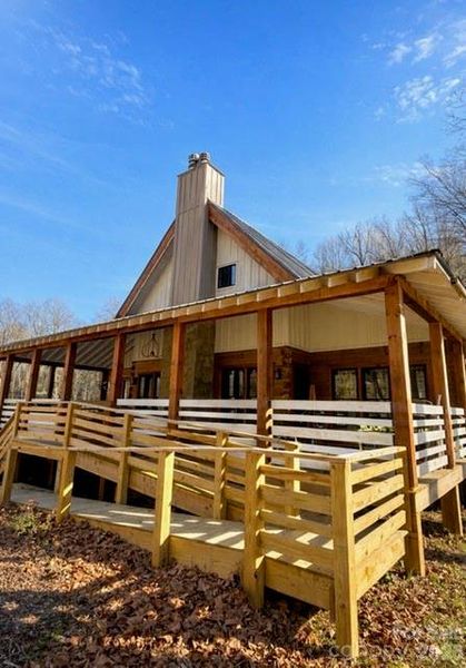 Community amenities in , Saluda (Image 16).