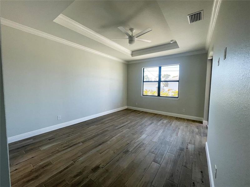 Spacious, unfurnished interior of a new home in , Englewood (Image 11).