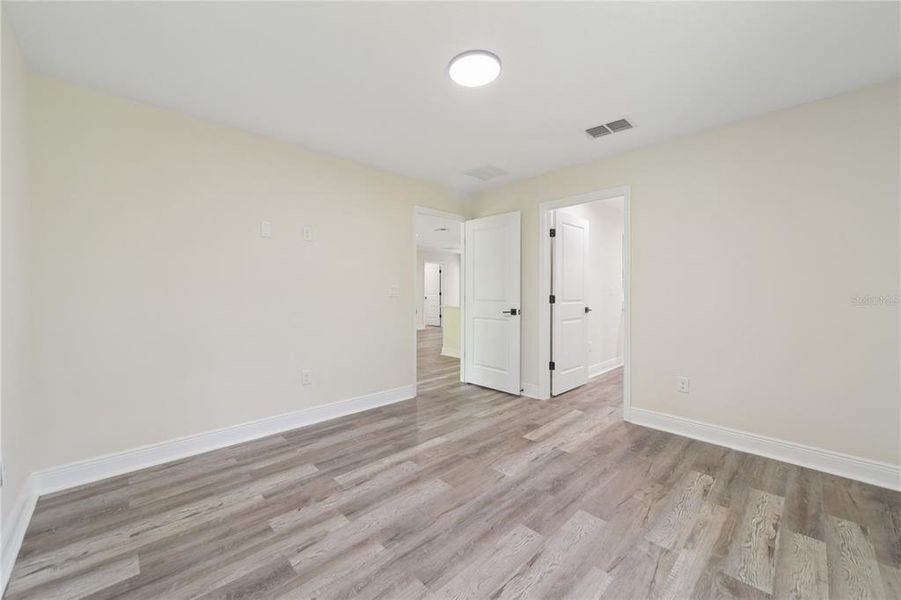 Spacious, unfurnished interior of a new home in , Deland (Image 26).