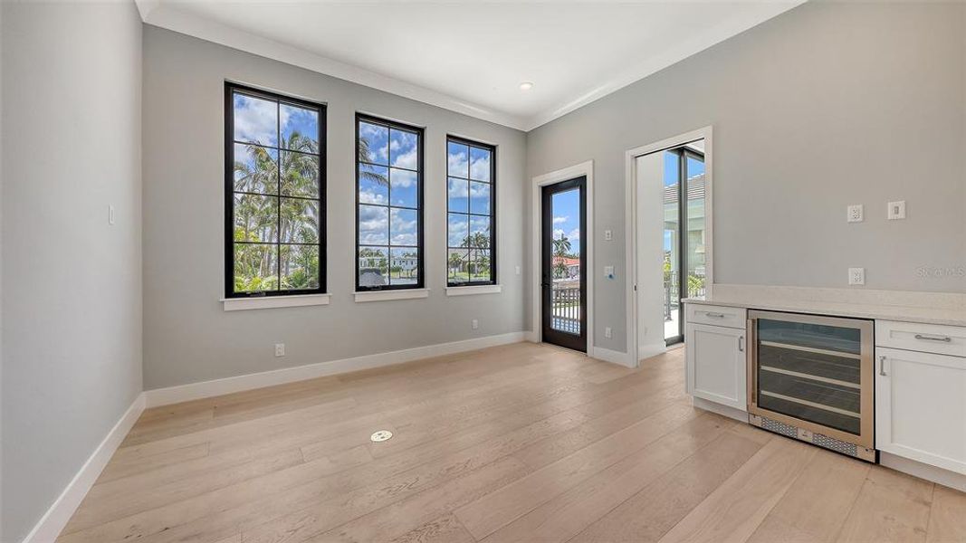 Spacious, unfurnished interior of a new home in , Longboat Key (Image 45).