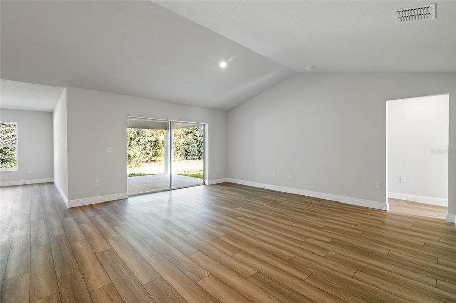 Spacious, unfurnished interior of a new home in , Ocala (Image 15).