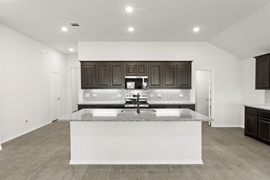 08. 7816 Kingfisher - Kitchen