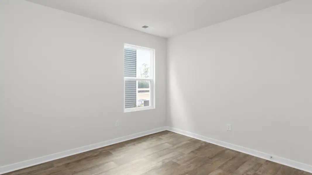 Spacious, unfurnished interior of a new home in Vineyard Trail, Jacksonville (Image 21).