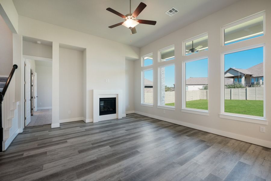 Spacious, unfurnished interior of a new home in The Grove at Vintage Oaks, New Braunfels (Image 30).