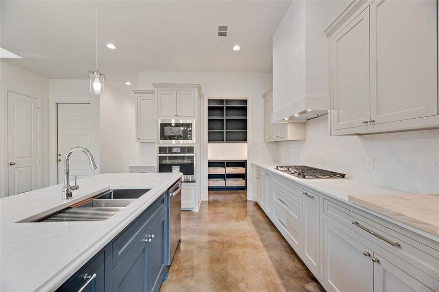 Furnished interior view inside a new home in , Dallas (Image 5).