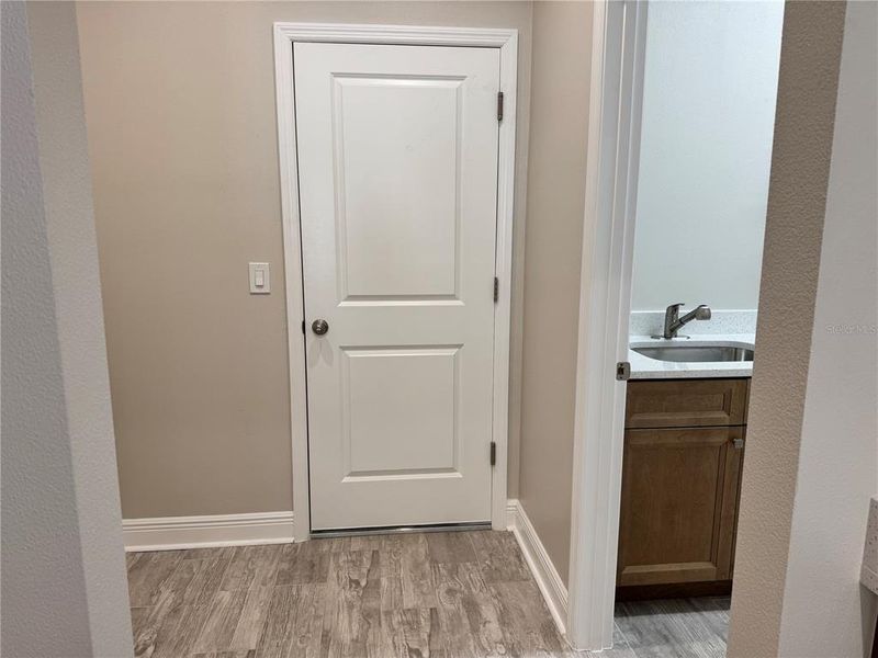 Spacious, unfurnished interior of a new home in , Dade City (Image 48).