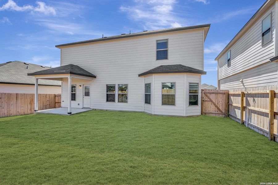 Exterior details and patio area of a home in Paloma Park, Converse (Image 4).