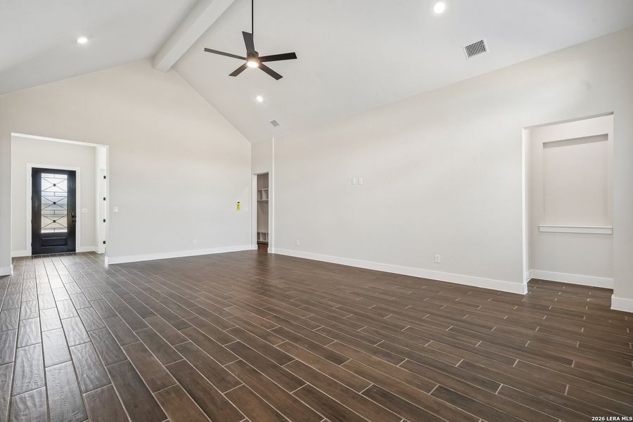Spacious, unfurnished interior of a new home in Village at Three Oaks, Seguin (Image 21).