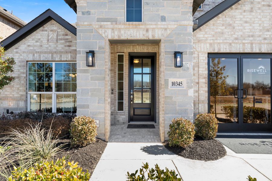 Representative exterior details of a home built from the Concept 2065 by Risewell Homes in Summer Crest, Fort Worth (Image 3).