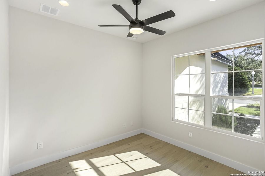 Spacious, unfurnished interior of a new home in , San Antonio (Image 23).