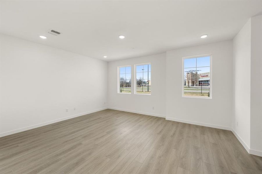 6_7617 Dakota- Living Room-3