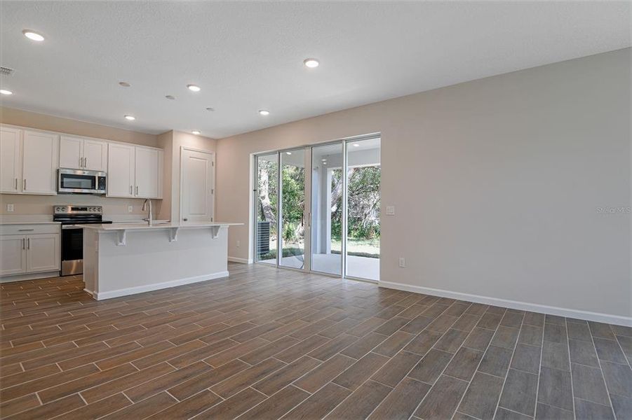 Spacious, unfurnished interior of a new home in Seasons at Summit Ridge, Apopka (Image 13).