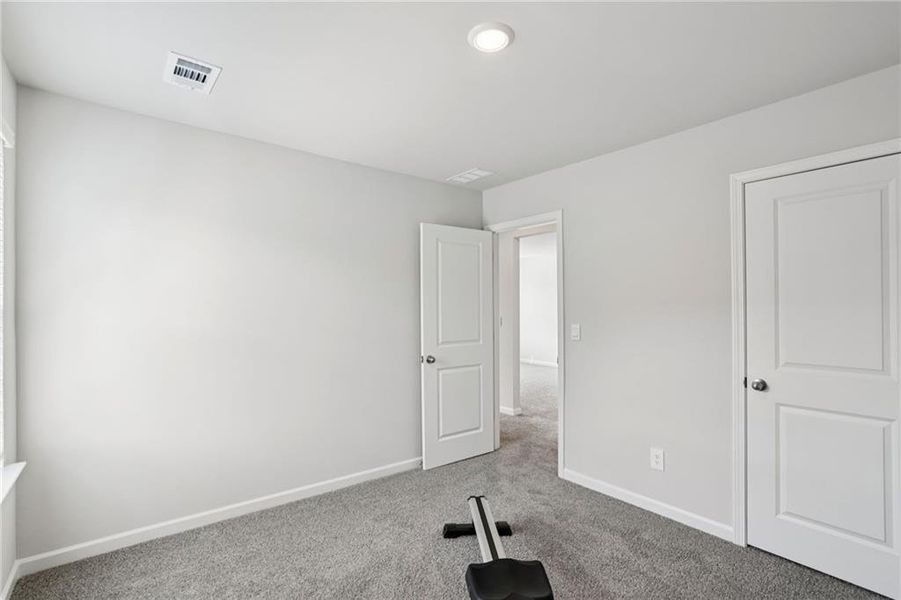 Spacious, unfurnished interior of a new home in Ivey Township, Dallas (Image 23).
