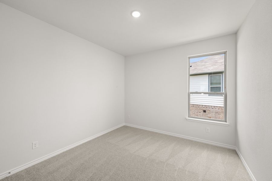 Spacious, unfurnished interior of a new home in Eagle Cove, Denton (Image 27).