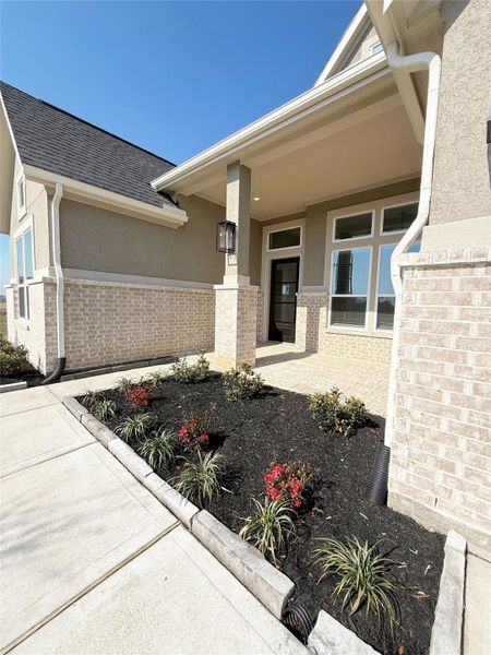 Exterior details and patio area of a home in Briarley, Montgomery (Image 3).