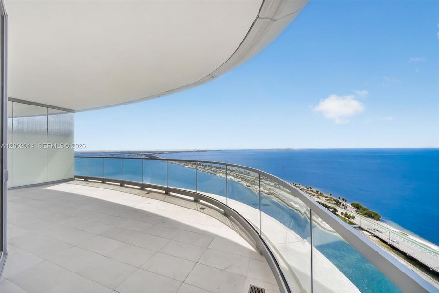 Condo located in Miami, FL showcasing its design and architecture (Image 3).