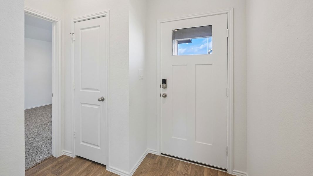 Spacious, unfurnished interior of a new home in Valverde, Bastrop (Image 12).
