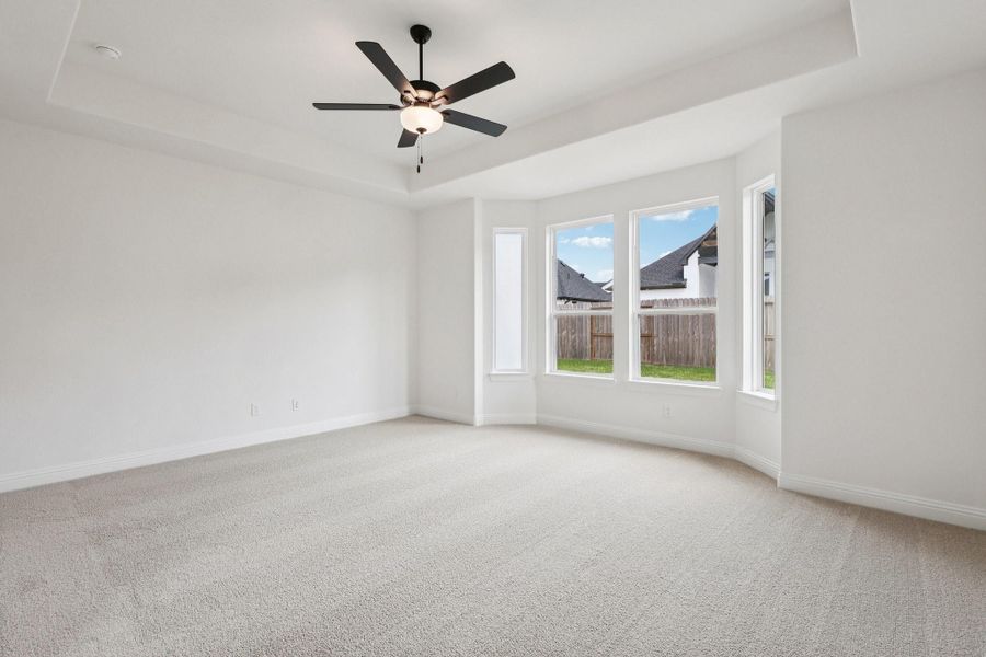 Spacious, unfurnished interior of a new home in Sienna 65', Missouri City (Image 34).