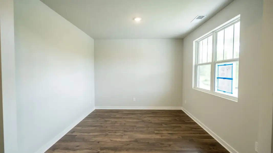 Spacious, unfurnished interior of a new home in Walnut Ridge, Lebanon (Image 18).