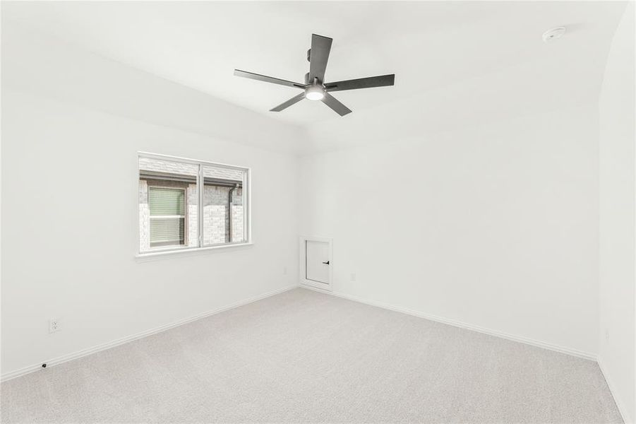 Spacious, unfurnished interior of a new home in Willow Wood, McKinney (Image 22).