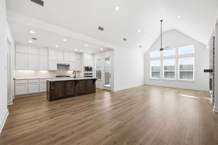 Spacious, unfurnished interior of a new home in Heritage Ranch: 50ft. lots, Sherman (Image 17).