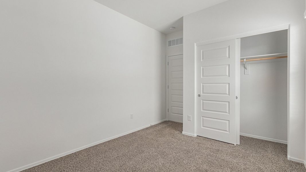 Spacious, unfurnished interior of a new home in Barnett Village, Marana (Image 36).