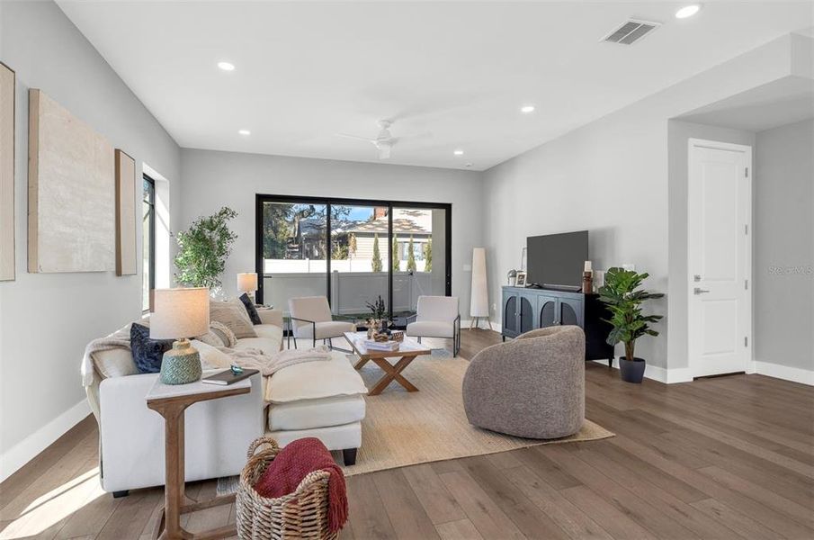 Furnished interior view inside a new home in , Orlando (Image 5).