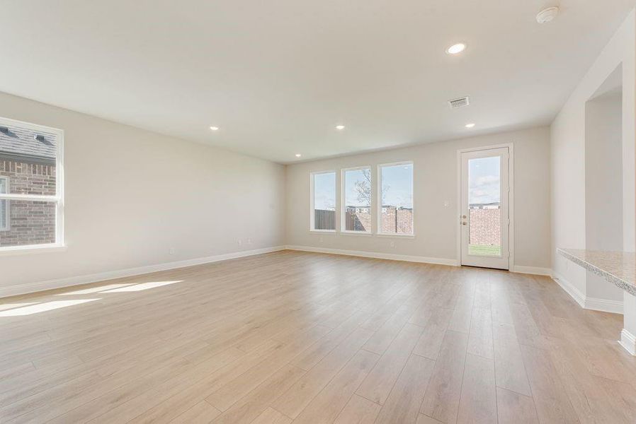 Spacious, unfurnished interior of a new home in Walden Pond, Forney (Image 23).