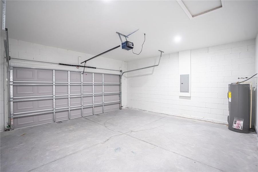 Spacious, unfurnished interior of a new home in , Ocala (Image 26).