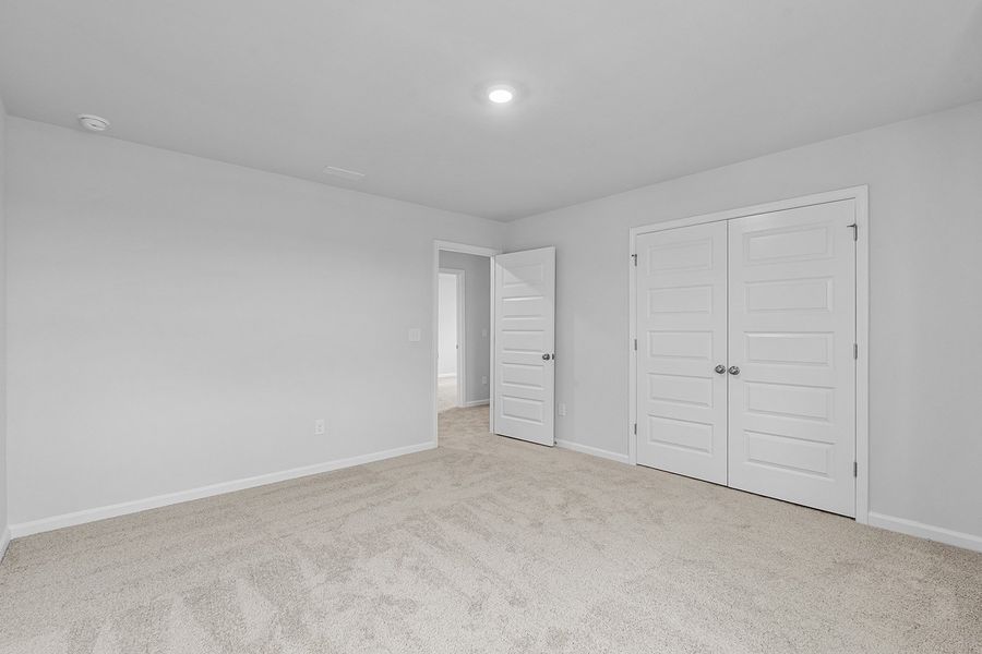 Spacious, unfurnished interior of a new home in Fieldstone, Lexington (Image 35).