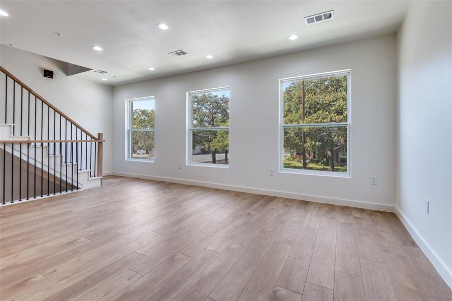 Spacious, unfurnished interior of a new home in , Irving (Image 20).