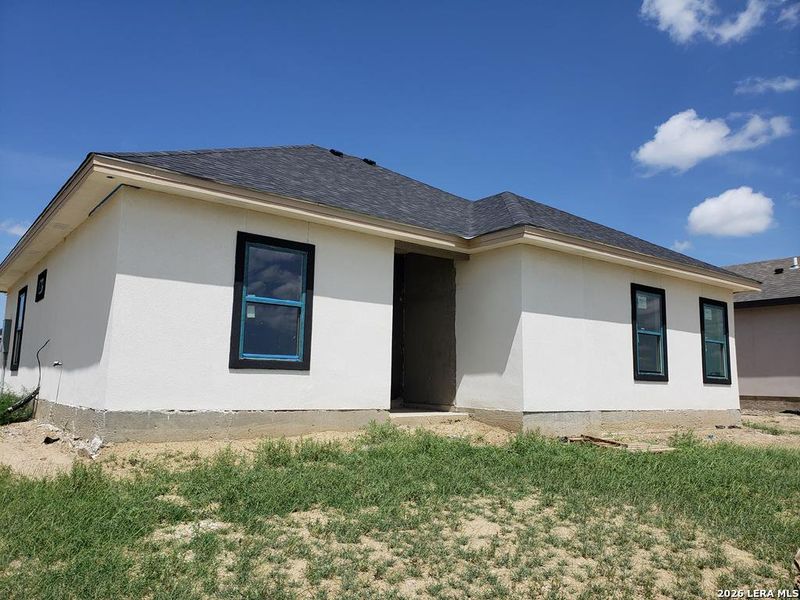 Exterior details and patio area of a home in , Eagle Pass (Image 5).