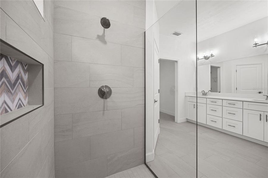 Furnished interior view inside a new home in , Gainesville (Image 7).