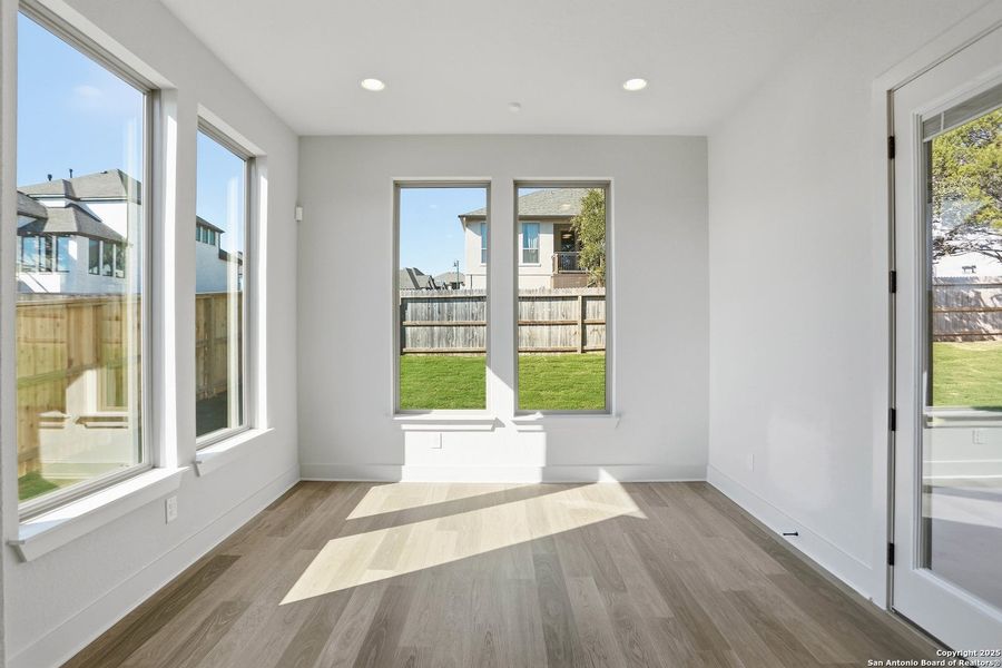 Spacious, unfurnished interior of a new home in Kinder Ranch 70's, San Antonio (Image 35).