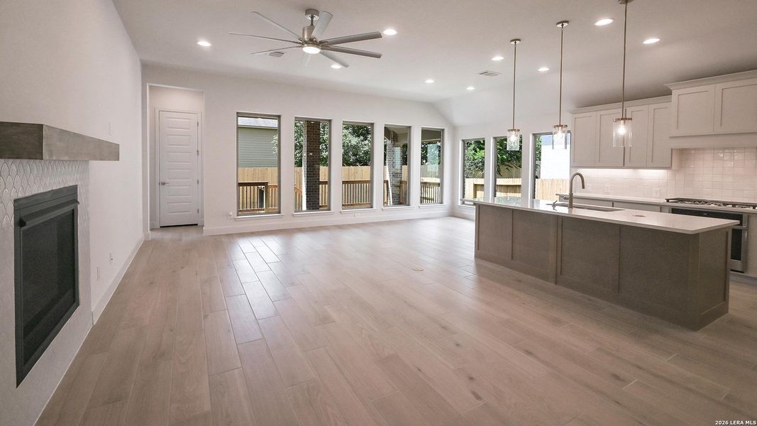 Spacious, unfurnished interior of a new home in Cibolo Valley Heights, Cibolo (Image 15).