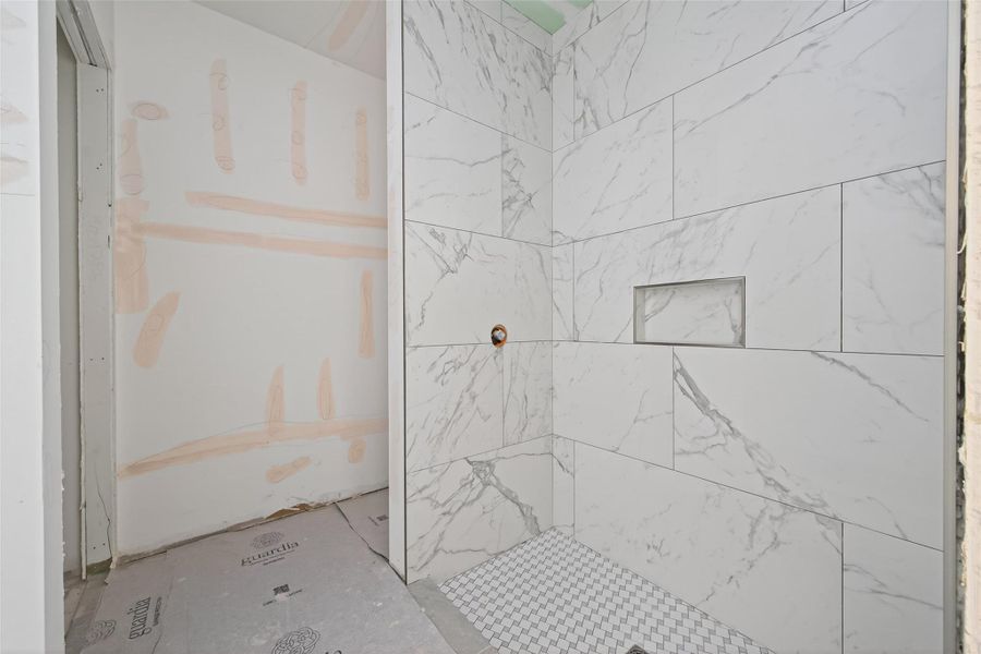 Guest suite bathroom - Shower accented with MSI Regalo Calacatta Isla polished tiles