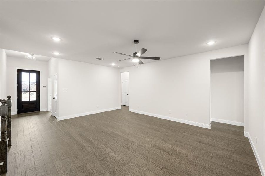 11_318 Bowrider- Living Room-2