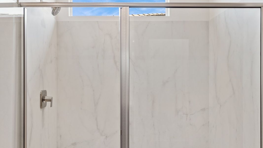 Representative interior finishes for a home built from the Cobalt by D.R. Horton in Zanjero Pass, Glendale (Image 14).