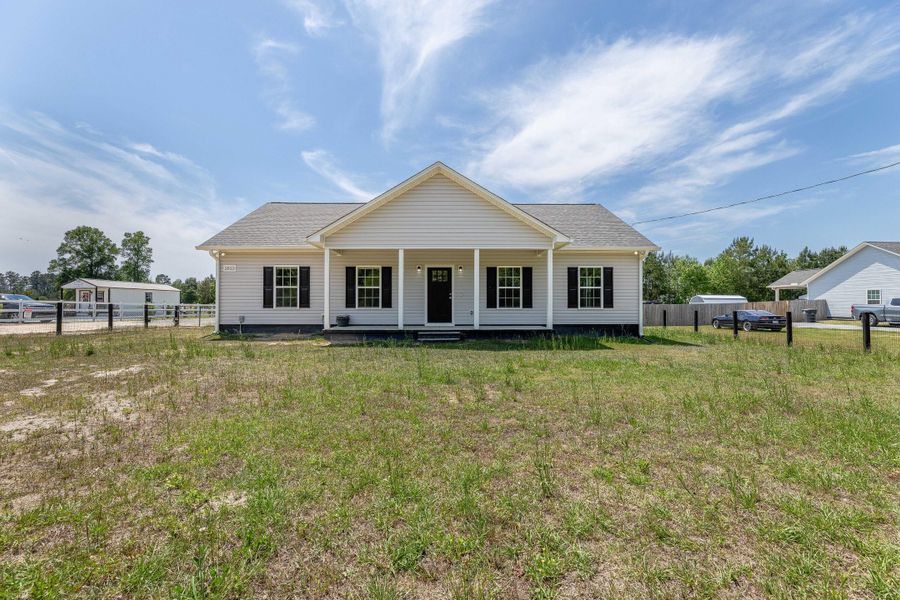 Exterior details and patio area of a home in , Holly Hill (Image 31).
