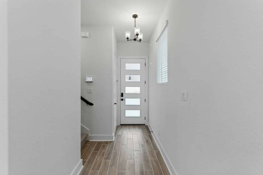 Spacious, unfurnished interior of a new home in Rose Hill, San Antonio (Image 13).