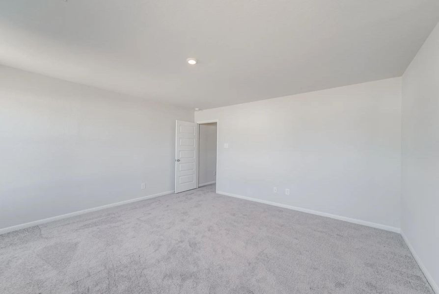 Spacious, unfurnished interior of a new home in Shirey Forest - Branches, Lufkin (Image 16).