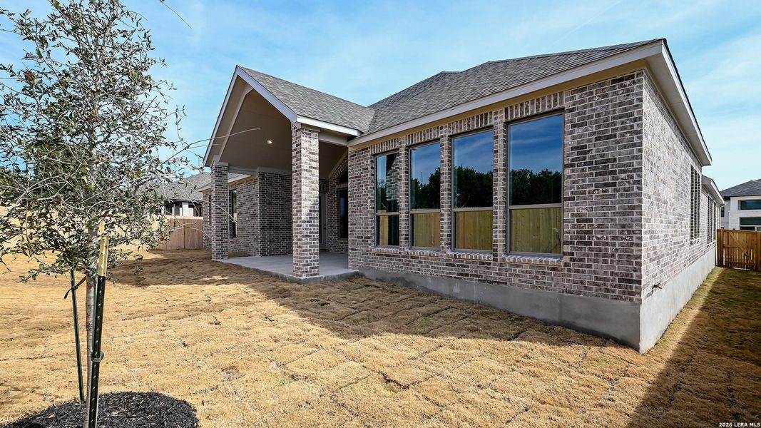 Exterior details and patio area of a home in Kinder Ranch, San Antonio (Image 22).