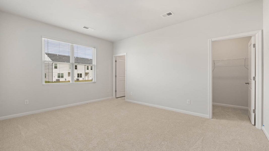 Spacious, unfurnished interior of a new home in The Abbey at Trolley Run Station, Aiken (Image 10).