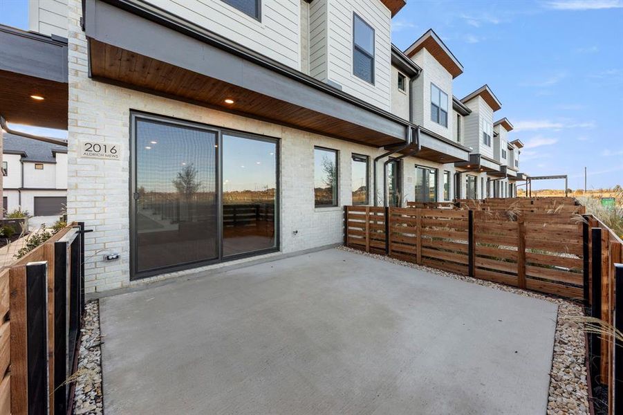 04. 2016 Aldrich - Patio