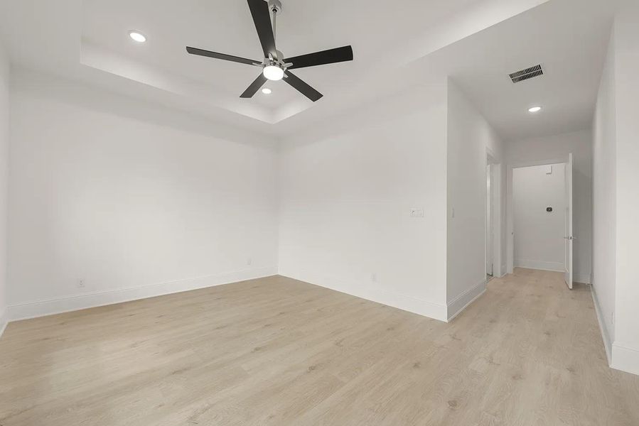 Vista A primary suite